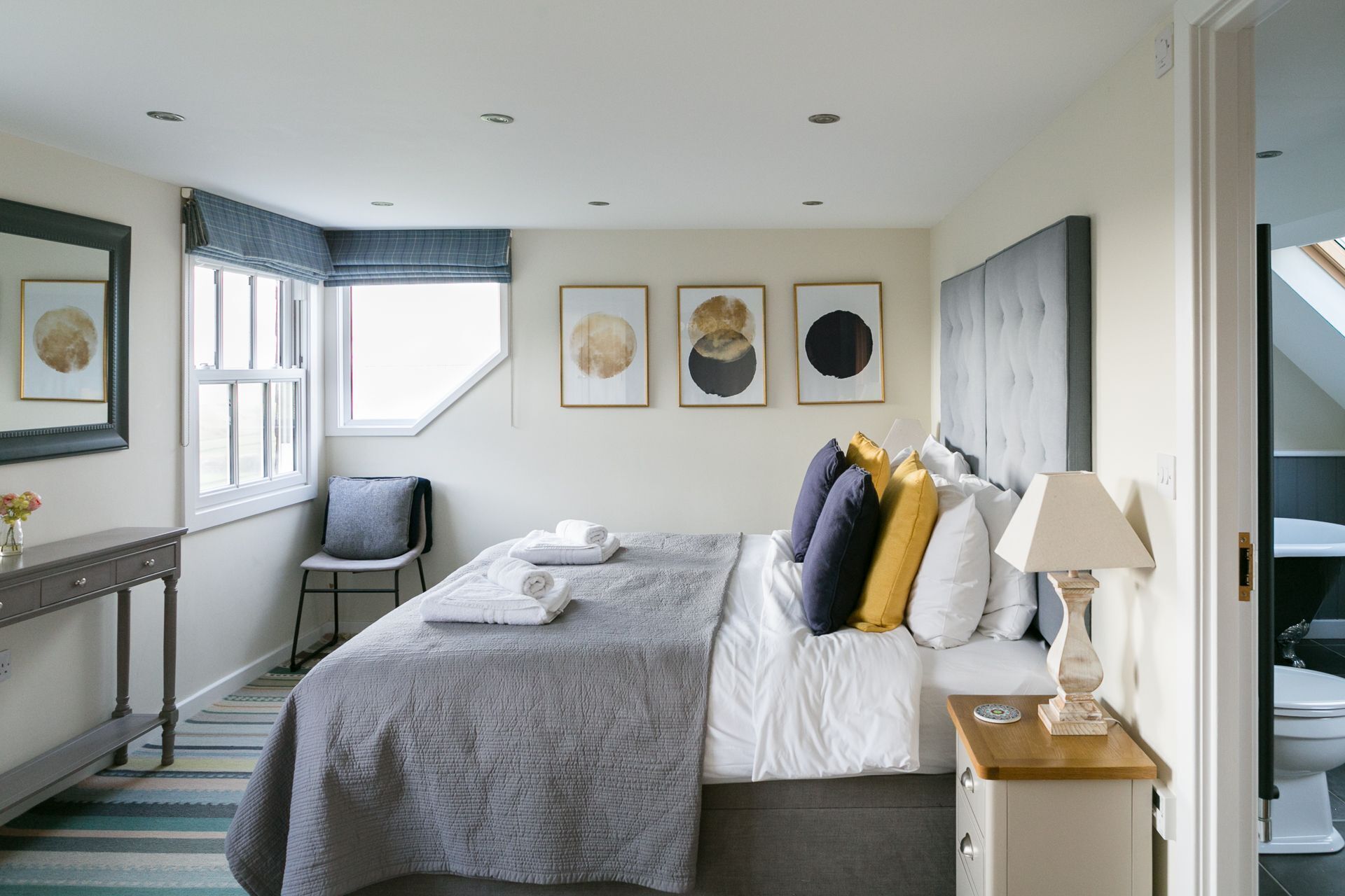 3 室のベッドルーム、アイロン / アイロン台、WiFi (無料) 、ベッドシーツ