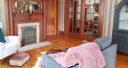 Historic 1875 Victorian-Pear Tree Manor - close to downtown, Lake Huron, & river