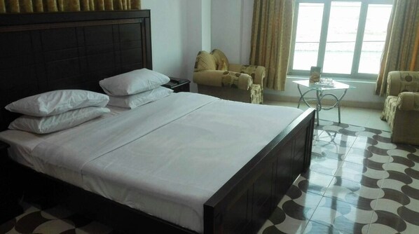 Chambre Standard Double ou avec lits jumeaux | Wi-Fi gratuit, draps fournis