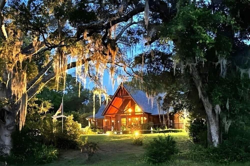Cabin On The Lake