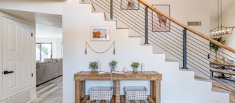 Huge Saguaro, Mountain Views | Sunoria Haus