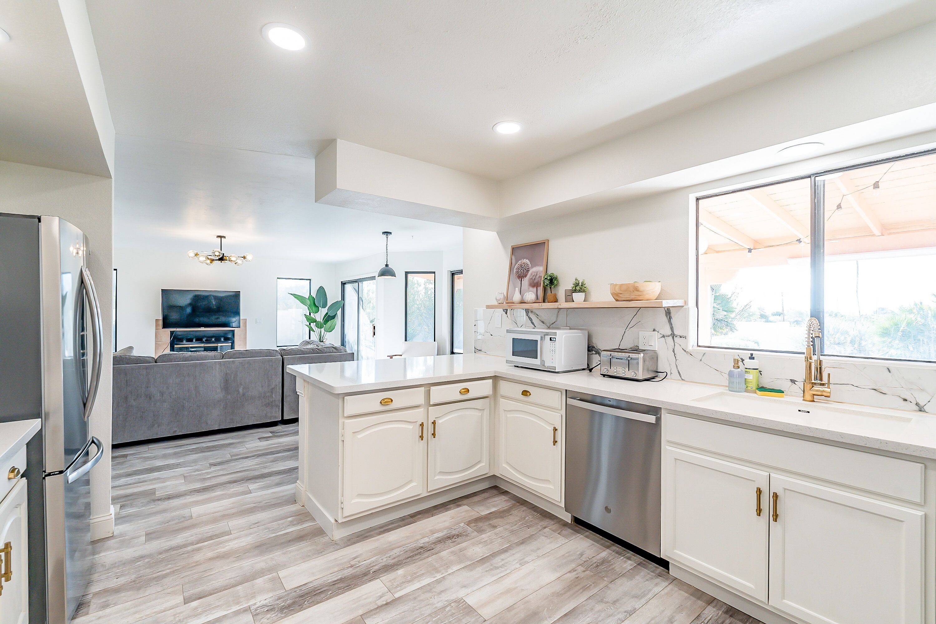 Refrigerador, microondas, horno y parrilla de estufa 