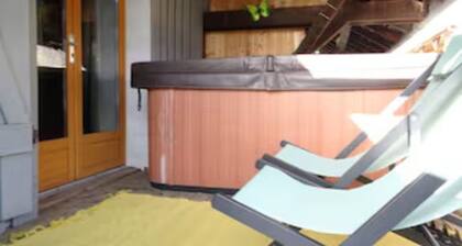 Private Jacuzzi, 2 electric bikes, heart of the vineyard