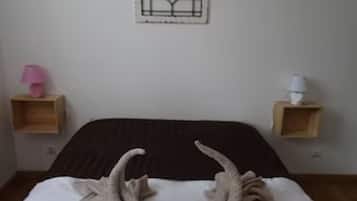 2 chambres, fer et planche Ă repasser, Wi-Fi gratuit, draps fournis