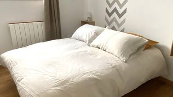 2 chambres, fer et planche à repasser, Wi-Fi gratuit, draps fournis