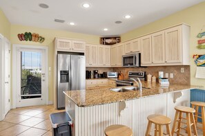 Microwave, oven, dishwasher, coffee/tea maker