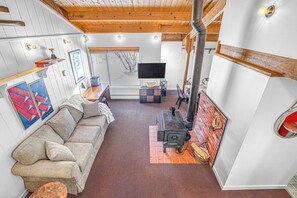 Apartment (Happy Haven) | Living room | TV, books