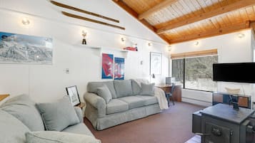 Apartment (Happy Haven) | Living room | TV, books