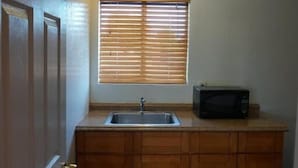 Microwave - Valley Motel (Concord)