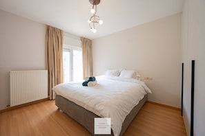 3 bedrooms, desk, free WiFi, bed sheets