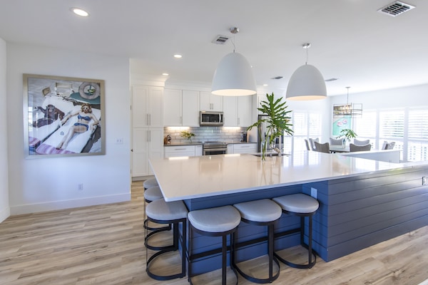 2nd fl spacious kitchen island w/ seating for 6.
