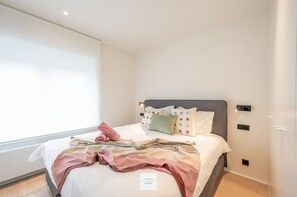 2 dormitorios, escritorio, wifi gratis y ropa de cama