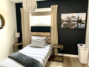 5 habitaciones, tabla de planchar con plancha, wifi y ropa de cama 