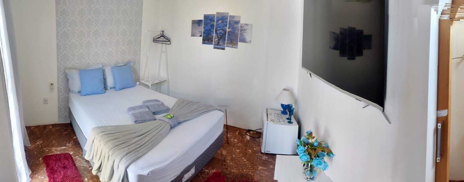 Minibar, free WiFi, bed sheets