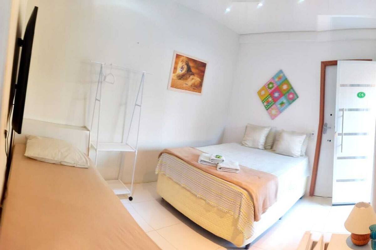 Minibar, free WiFi, bed sheets