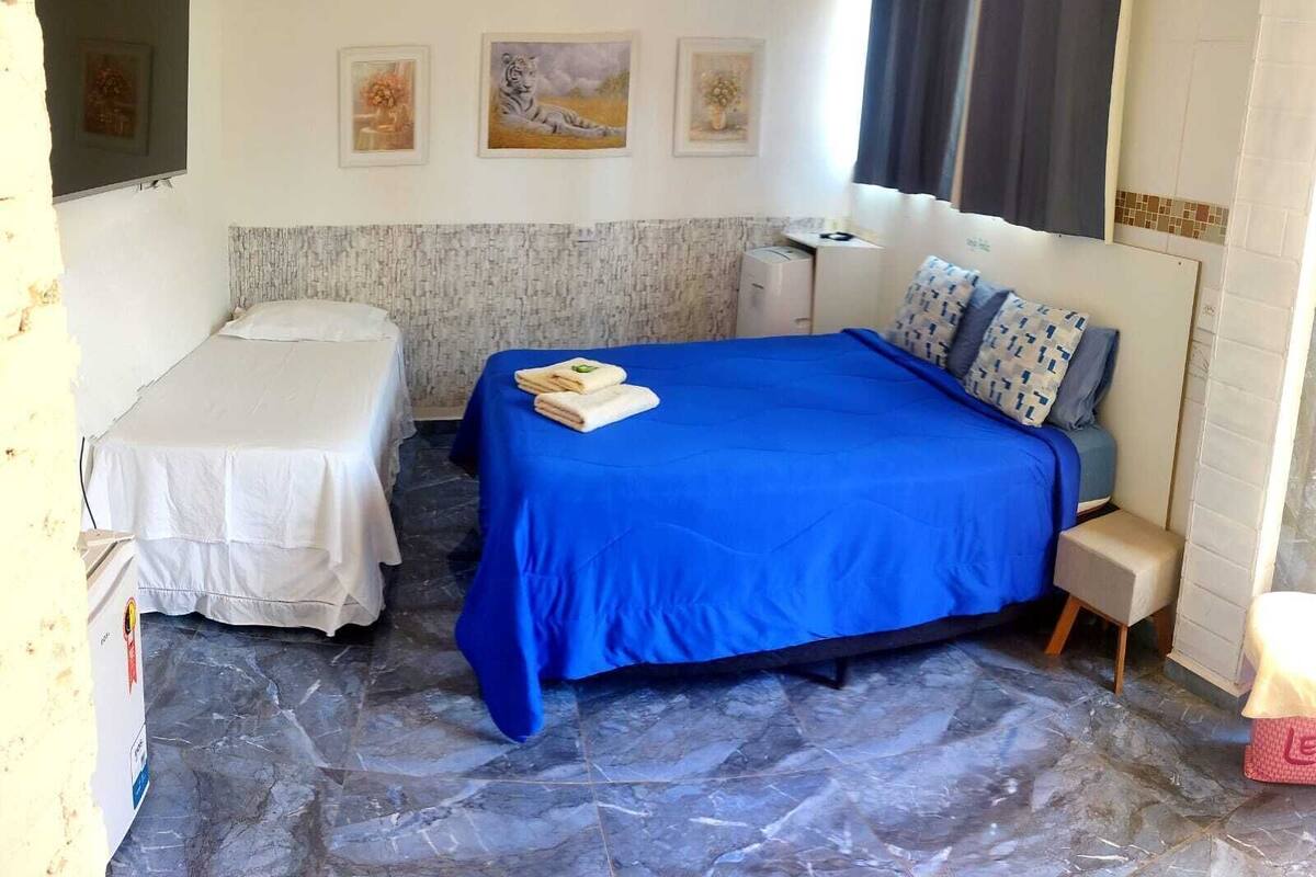 Minibar, free WiFi, bed sheets