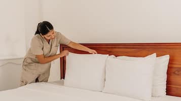 أغطية فراش متميزة وأسرّة بطبقة علوية مريحة وبديكورات فريدة لكل غرفة