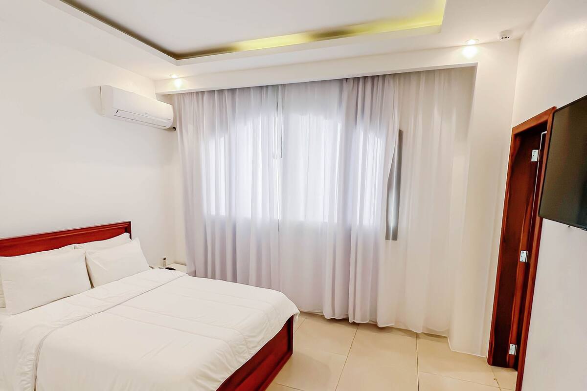 Phòng Suite Junior | Bộ đồ giường cao cấp, nệm có lớp đệm bông, bàn ủi/dụng cụ ủi quần áo 
