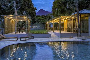 Outdoor pool - Vila Bella Residence (Ilhabela)