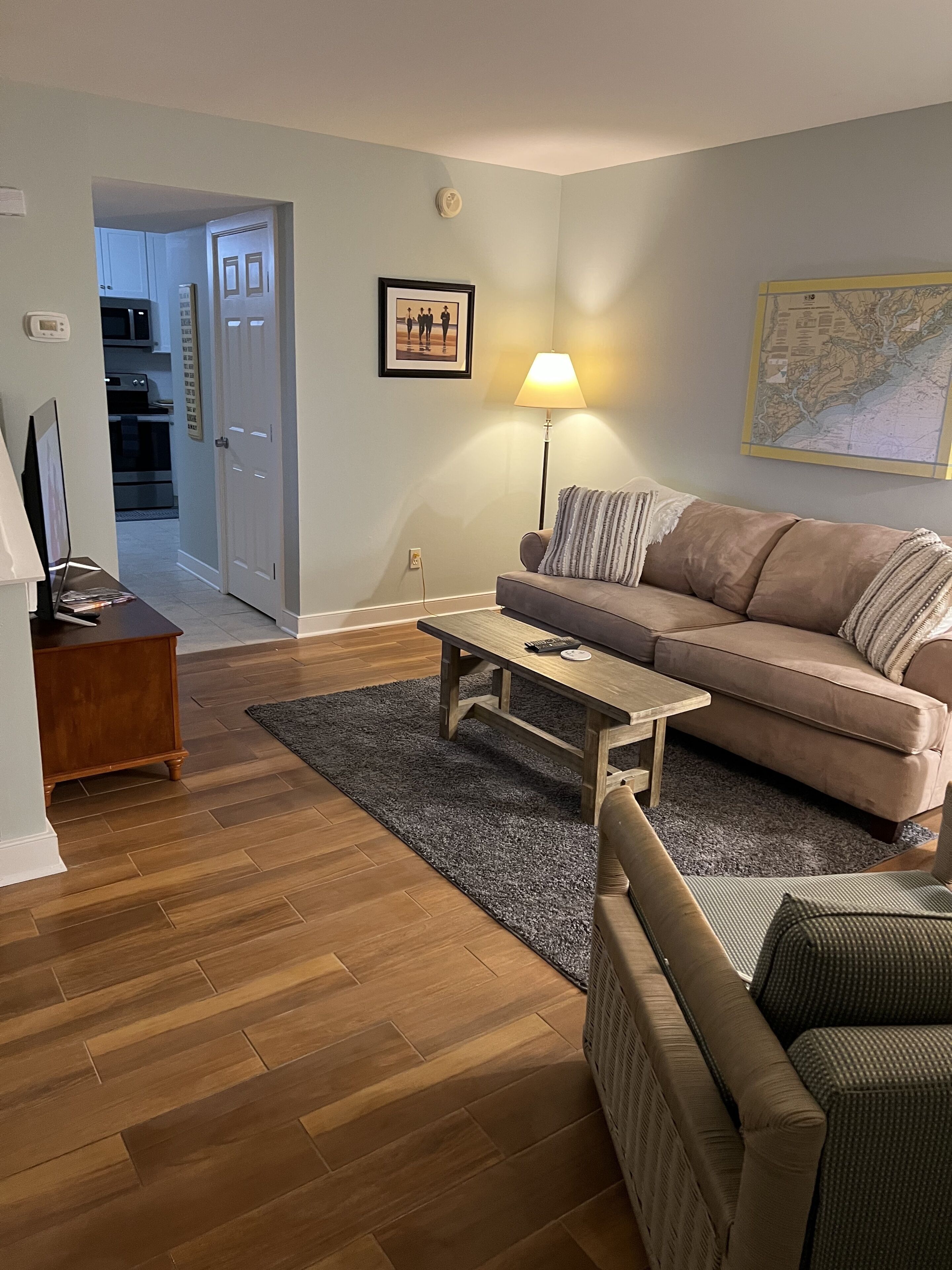 Townhome 4 miles to Downtown Charleston
