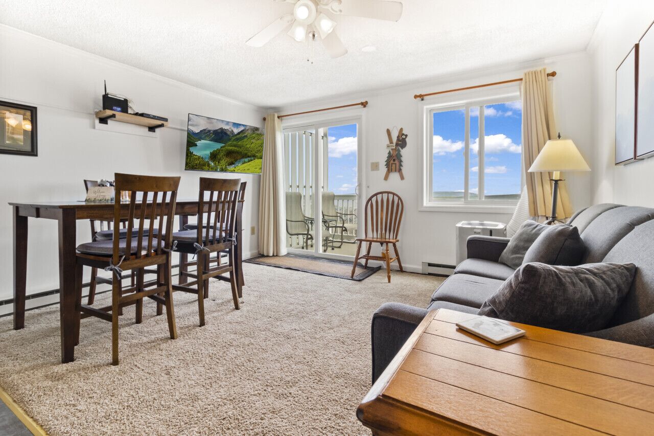 ML372 Quaint cozy & great mountain views! Ideal for a weekend get away! WiFi