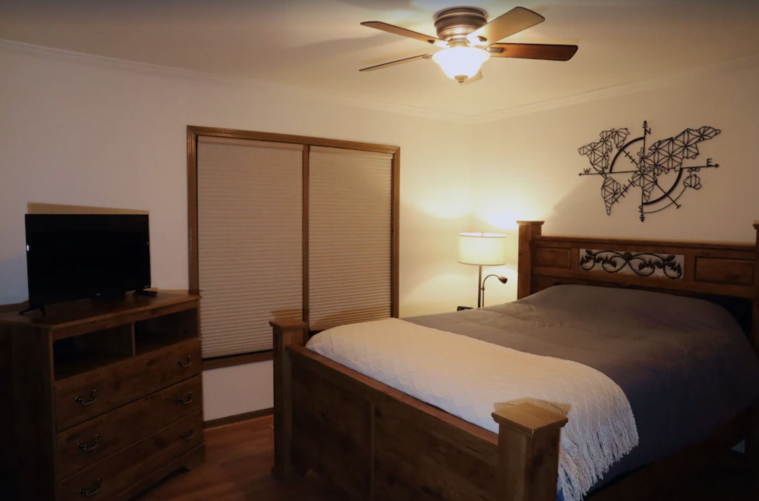 2 slaapkamers, een strijkplank/strijkijzer, gratis wifi, beddengoed