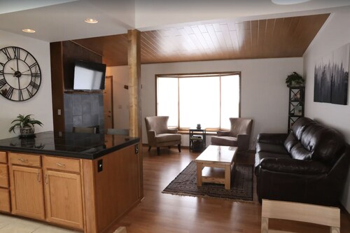 99 Dollar per Night March Special! 2 bedrooms 2 bath