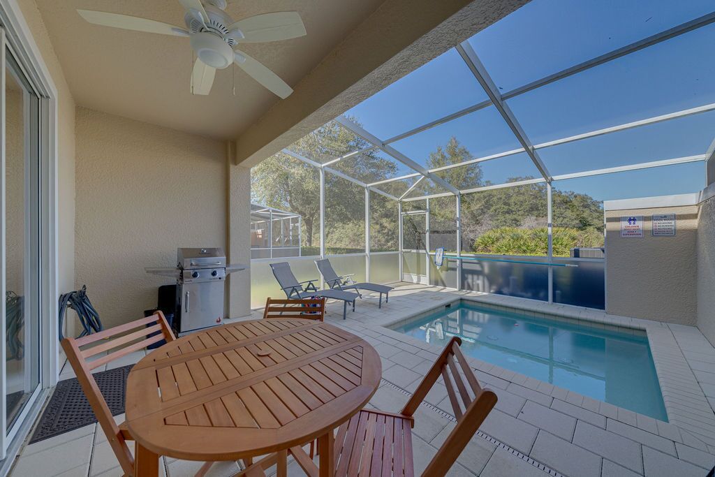 Refurnished and modern w/ high-speed internet and a private pool close to Disney