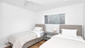 4 chambres, fer et planche à repasser, accès au Wi-Fi (inclus)