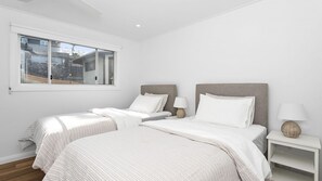 4 chambres, fer et planche à repasser, accès au Wi-Fi (inclus)