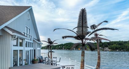 Brownstone - Amazing 3,600 SF home SLEEPS 18 --Game room--HOT TUB