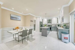 Fridge, microwave, oven, stovetop - Luxe Puget Sound Private Getaway in Burien! (Burien)