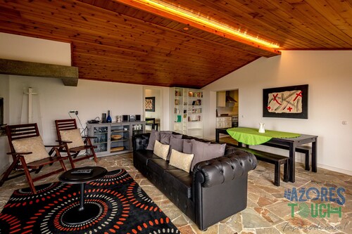 Casa dos Calços (House + Annexes)