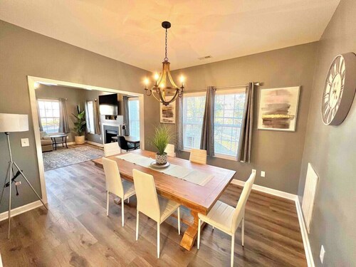 Beautiful, Spacious, Hidden Gem In Heart of ILM