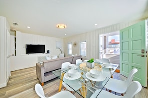 Dining - Spectacular 5 Bedroom Balboa Beach House (Newport Beach)