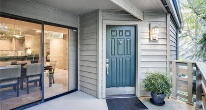 Prime 2BR Condo in Downtown Bellevue