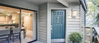 Prime 2BR Condo in Downtown Bellevue