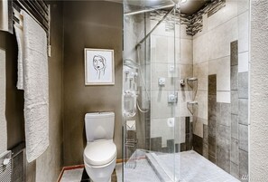 Combined shower/tub, hair dryer, towels, soap