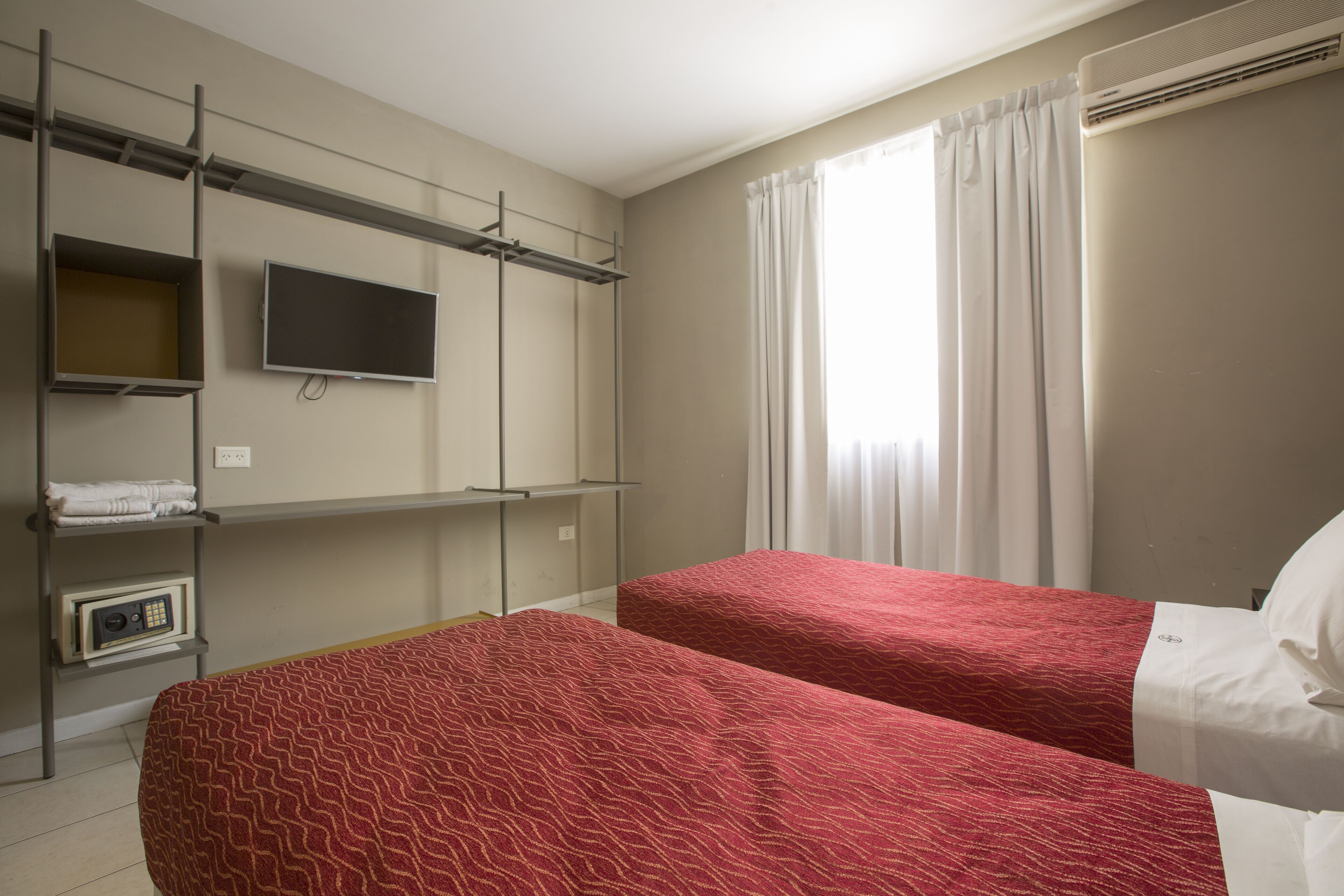 basic twin room | free wifi, bed sheets