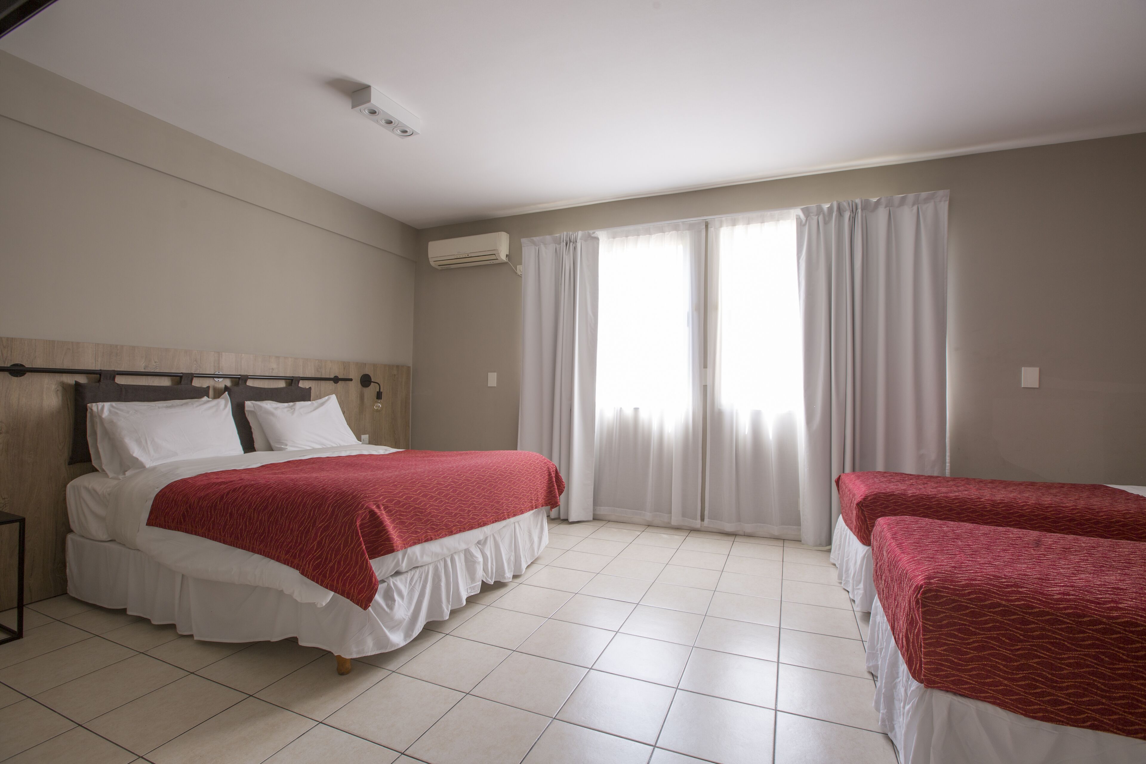 basic quadruple room | free wifi, bed sheets