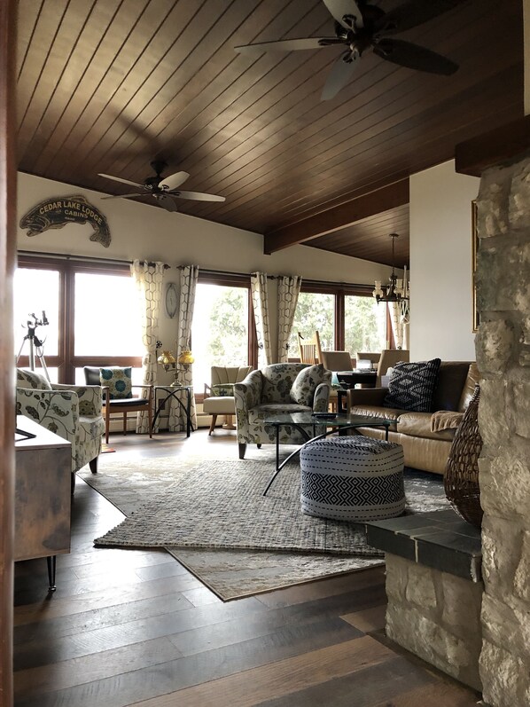 Smart TV, fireplace, Netflix, streaming services