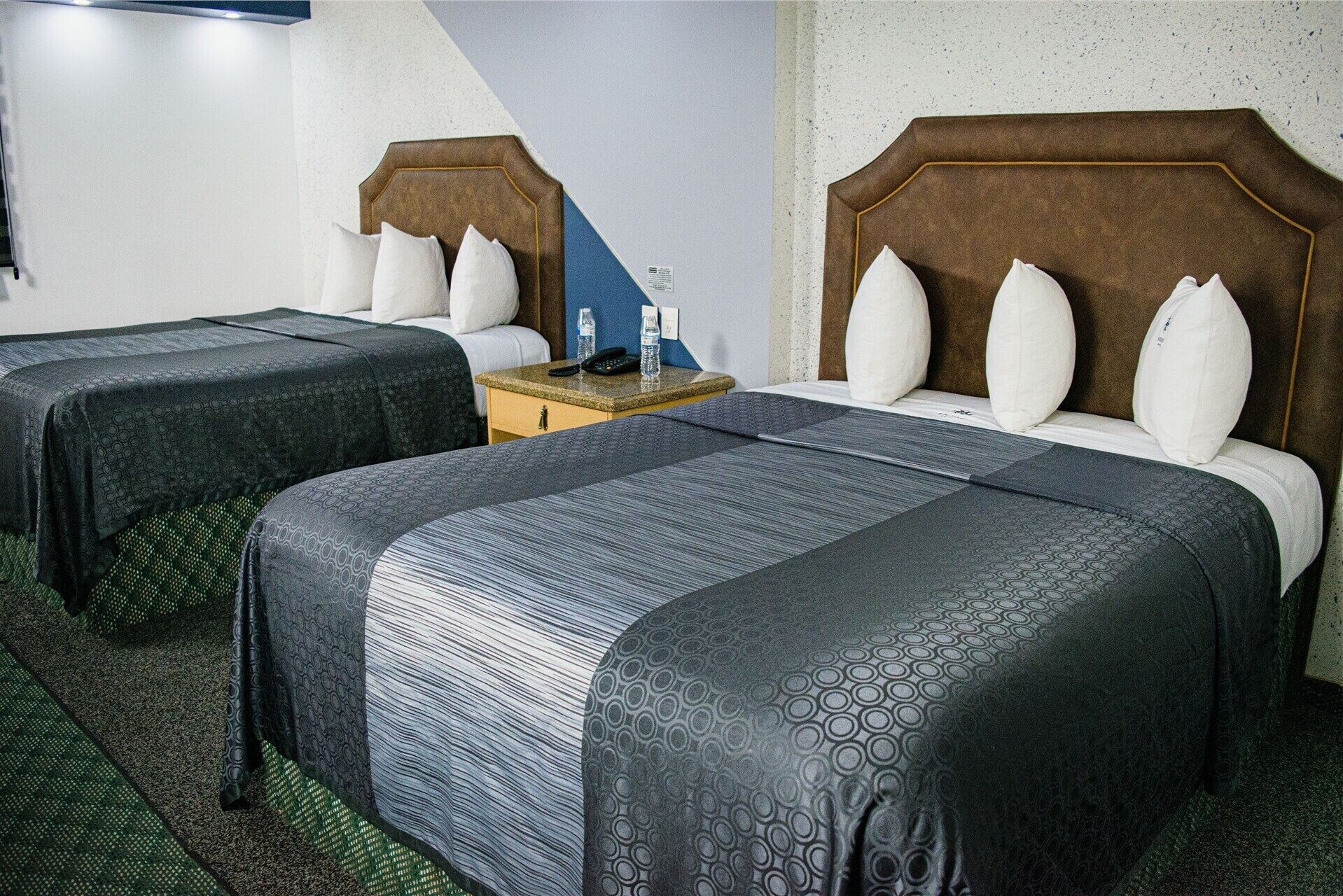 Ropa de cama de alta calidad, escritorio, wifi gratis y ropa de cama 