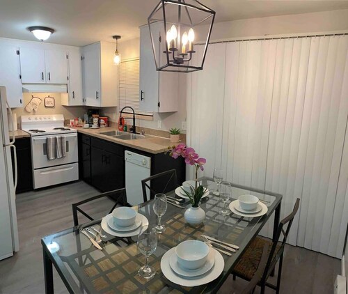 😍GREAT LOCATION 2BD/1BTH UNIT W/ PVT BACKYARD 😍