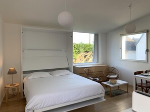Ferros/tábuas de passar roupa, Wi-Fi de cortesia, roupa de cama