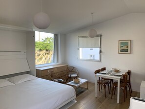 Fer et planche à repasser, Wi-Fi gratuit, draps fournis