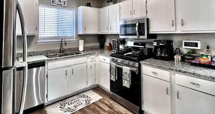 Home Sweet Home Near ATL W/Firepit /BBQ Grill