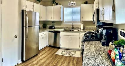 10 guest Home w/GameRoom, BBQ, FirePit, Near ATL