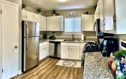 10 guest Home w/GameRoom, BBQ, FirePit, Near ATL