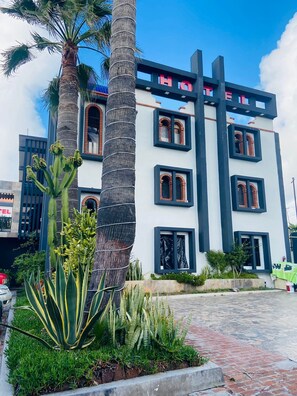 Front of property - Hotel Fiesta Rosarito (Playas de Rosarito)