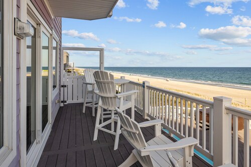 The Pinnacle - OCEANFRONT Home.  Amazing Views, Pool, Hot Tub, 2 Kitchens,
Deck